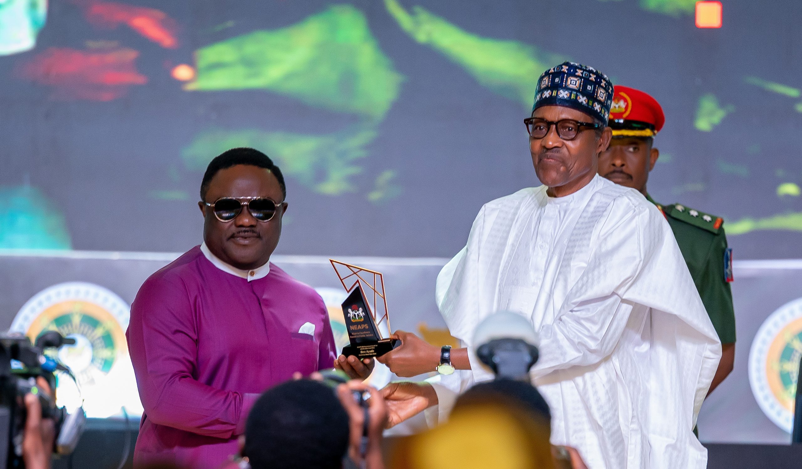 HE Presdient Muhammadu Buhari presenting the award for Job Creation and SMEs to the Immediate Past Governor, Cross River Stat, HE HE Prof. Ben Ayade